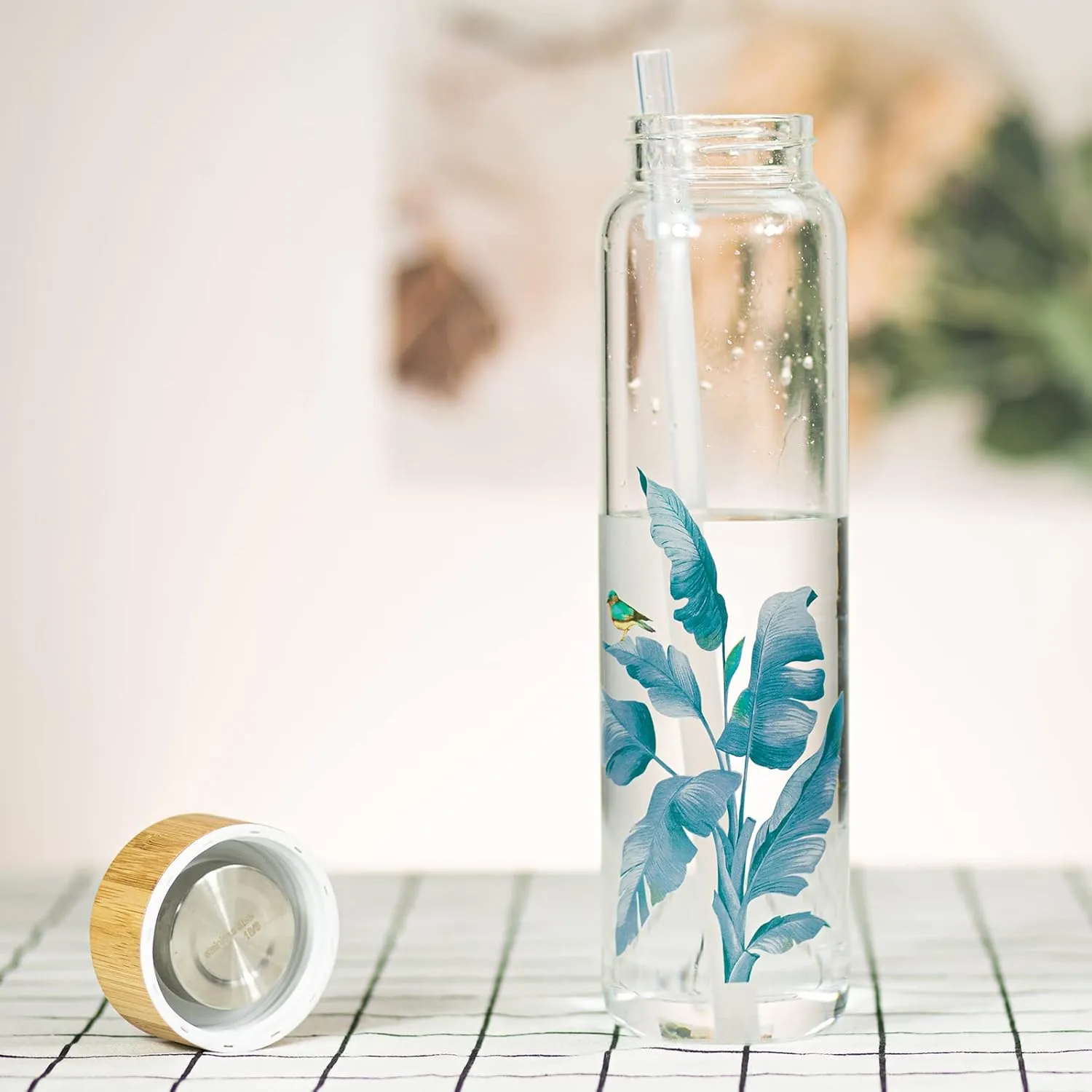 32 oz Glass Water Bottle with Straw, Wide Mouth Borosilicate Glass Bottle with Bamboo Lid and Neoprene Sleeve