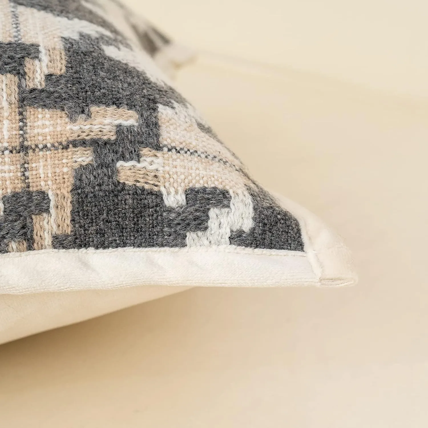 Alerfa 18 x 18 Inch Light Brown Off White Dark Gray Houndstooth Cushion Case Luxury Modern Cotton Velvet Square Throw Pillow Cover Decorative Pillow for Couch Sofa Living Room Bedroom Car 45 x 45cm