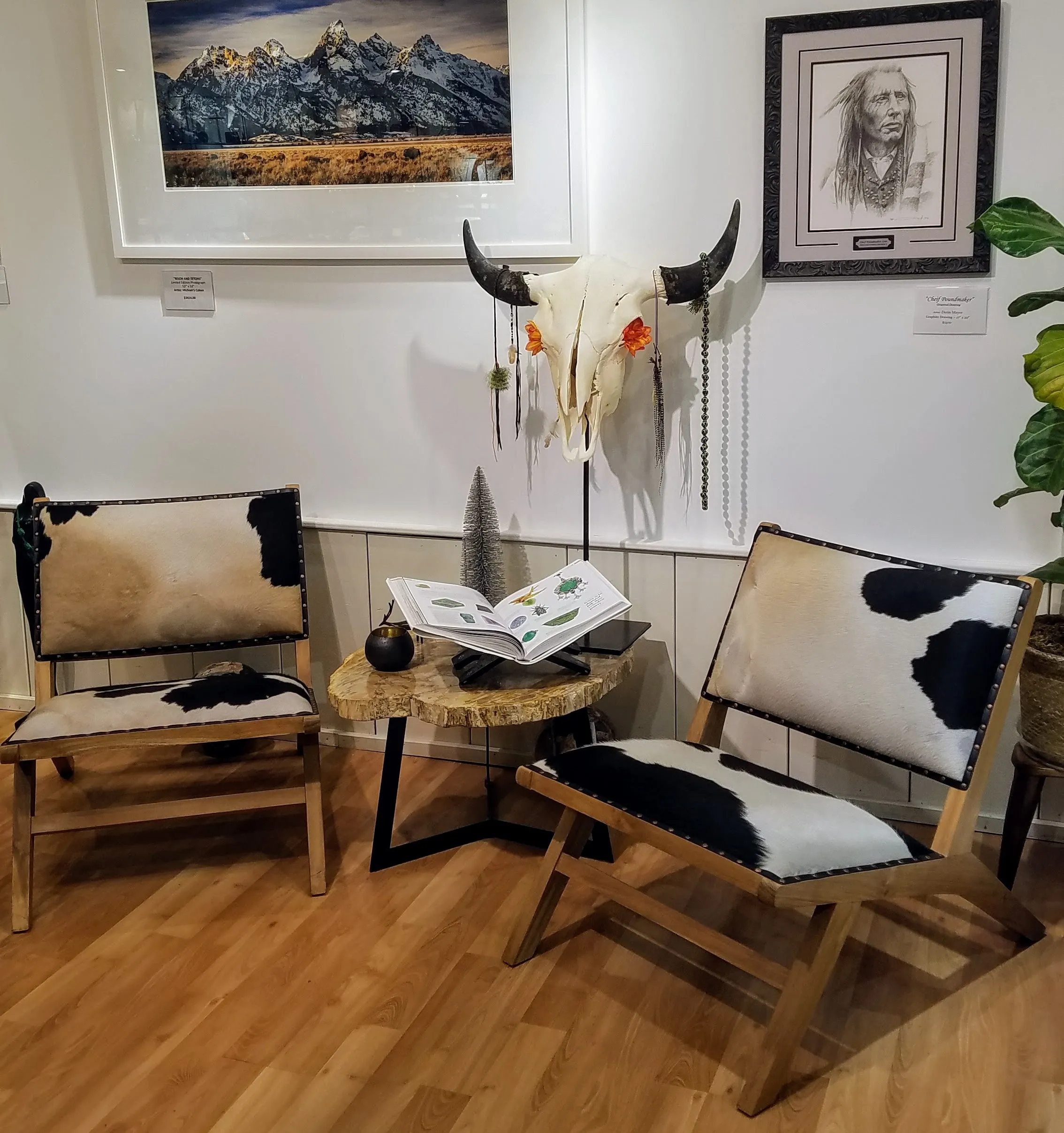 COWHIDE SEDAN CHAIR