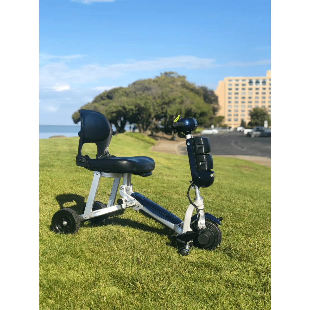iLiving V8 Foldable Electric Mobility Scooter