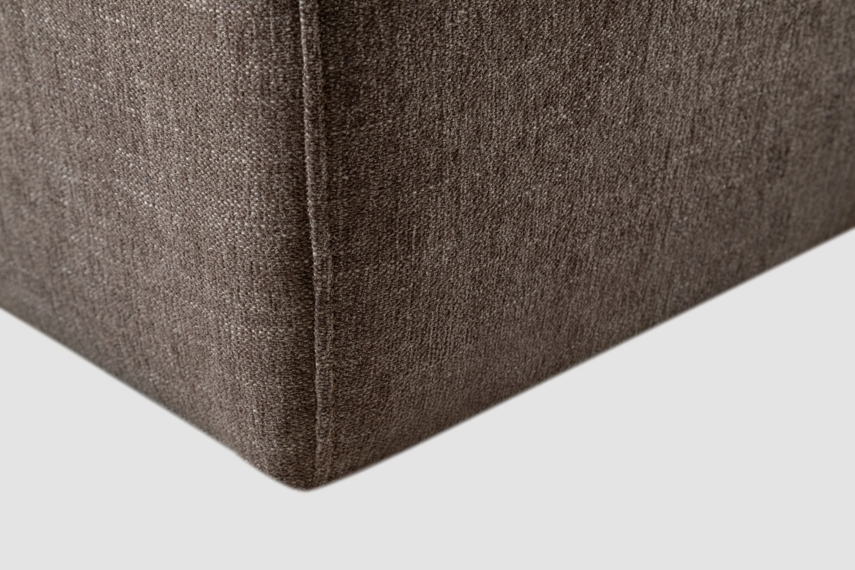 Kort & Co. Lotus Modular 42.5" Chenille Fabric Right-Facing Chair with Feather Down Cushions - Coffee Brown | Fauteuil modulaire de droite Lotus de Kort & Co. de 42,5 po en tissu de chenille avec coussins en duvet et plumes - brun café