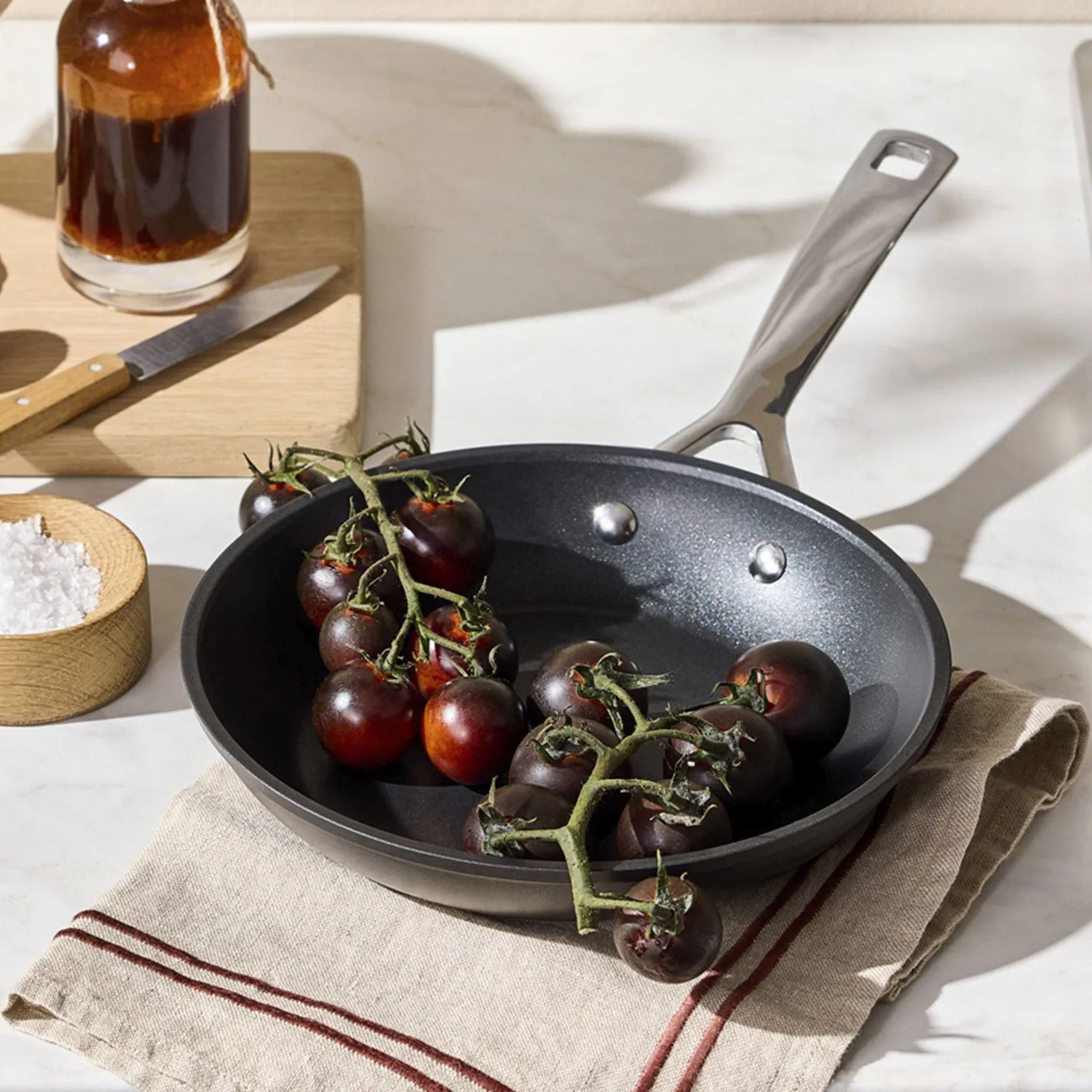 Le Creuset Toughened Non-Stick Shallow Frying Pan 22cm