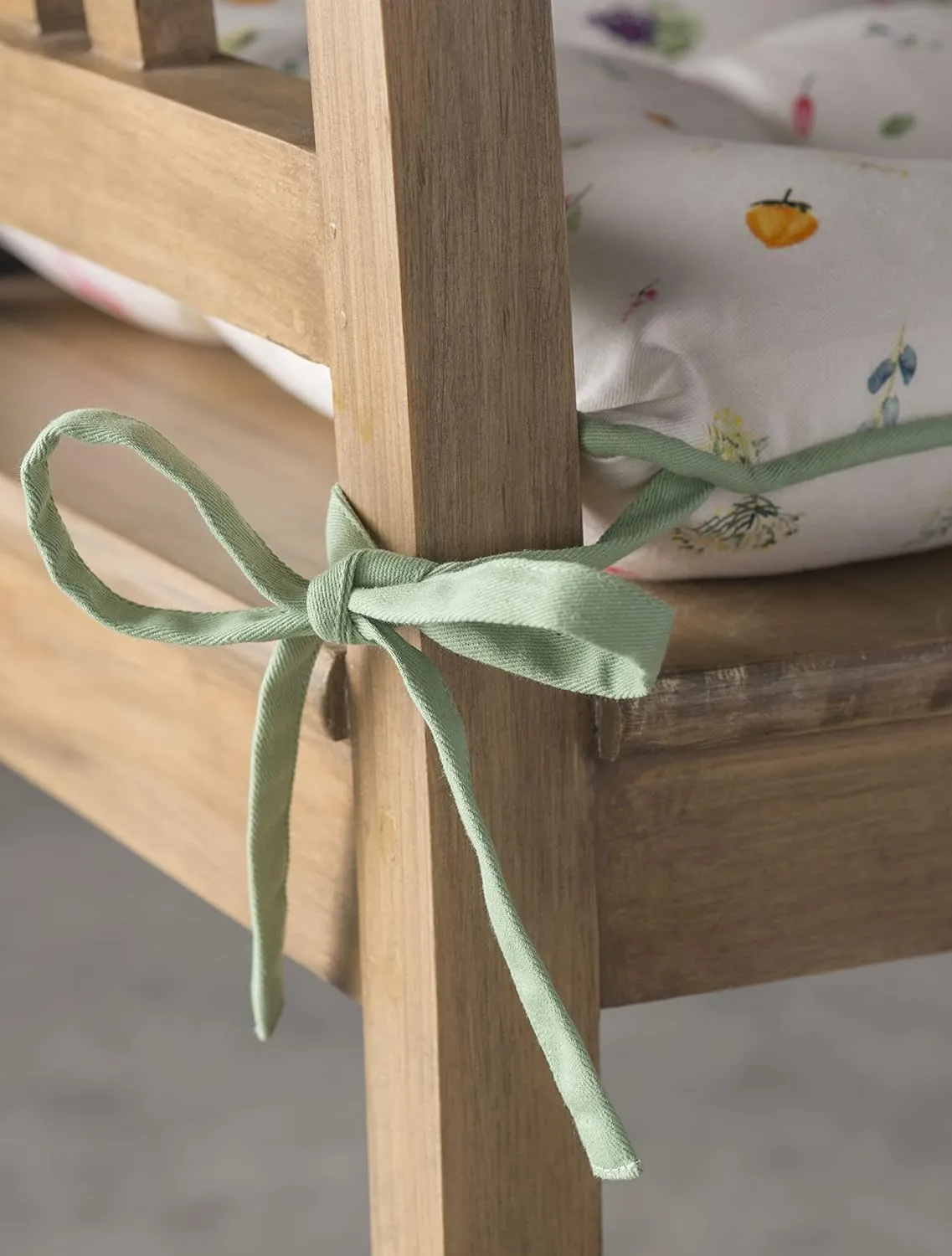 Maison d' Hermine Chair Pads 100% Cotton 16 Inch x 16 Inch Chairpads with Ties Polyester Filling Cushion/Pillow for Dining, Home & Living Room, Botanical Fresh - All Over, Spring/Summer (Set of 2)