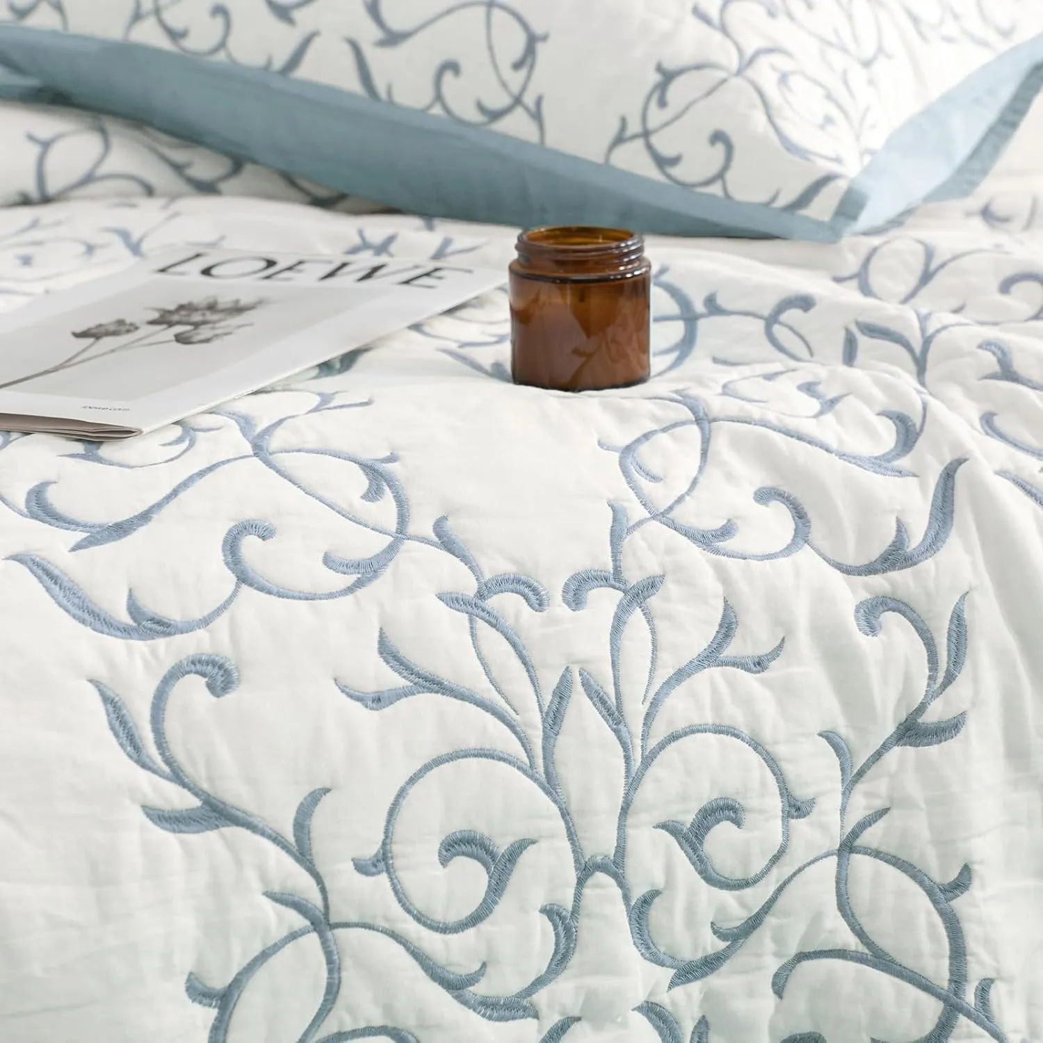 mixinni Quilt King Size Reversible 3-Piece Light Blue Embroidery Pattern Elegant King Size Bedspread Set, (1 Quilt,2 Pillow Shams)