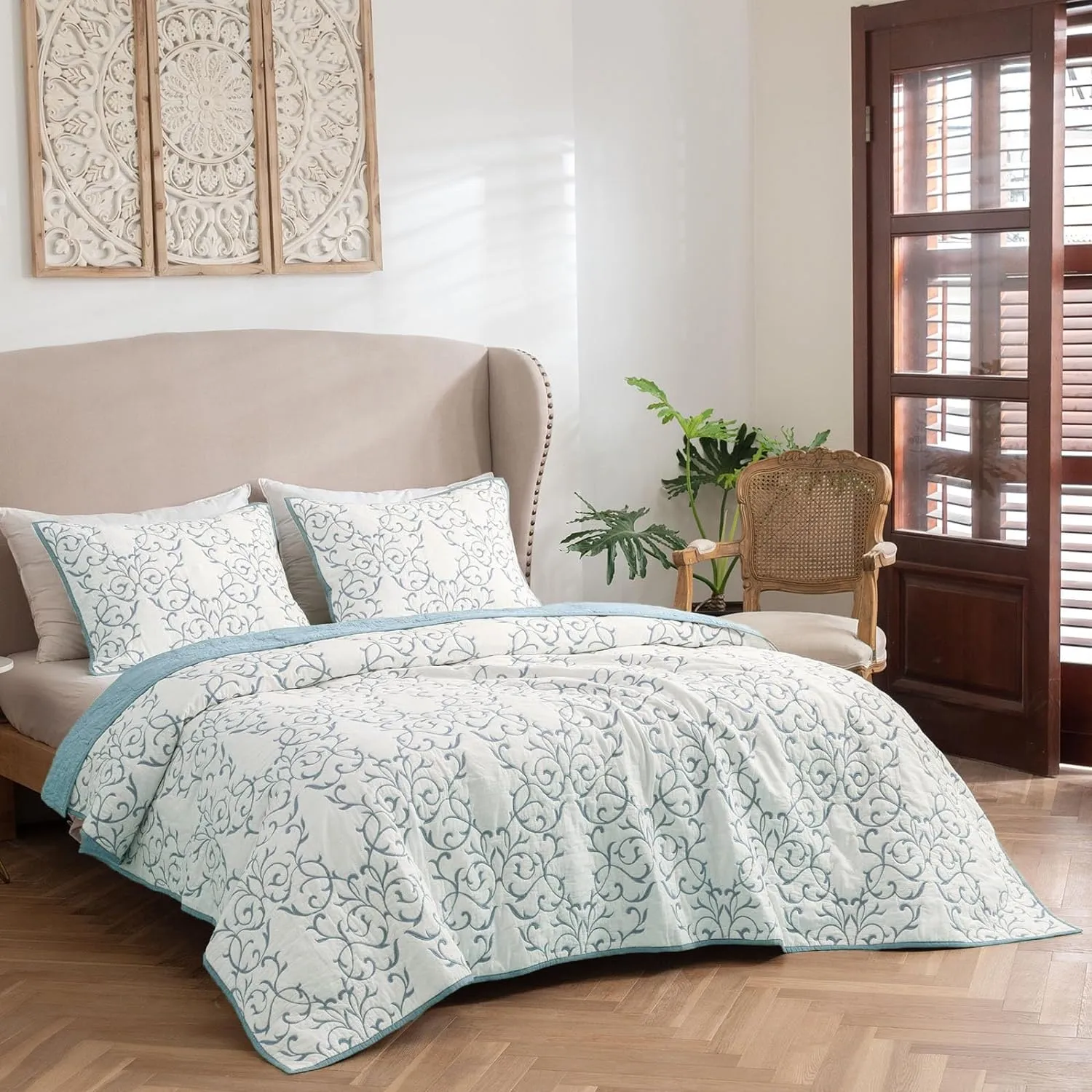 mixinni Quilt King Size Reversible 3-Piece Light Blue Embroidery Pattern Elegant King Size Bedspread Set, (1 Quilt,2 Pillow Shams)