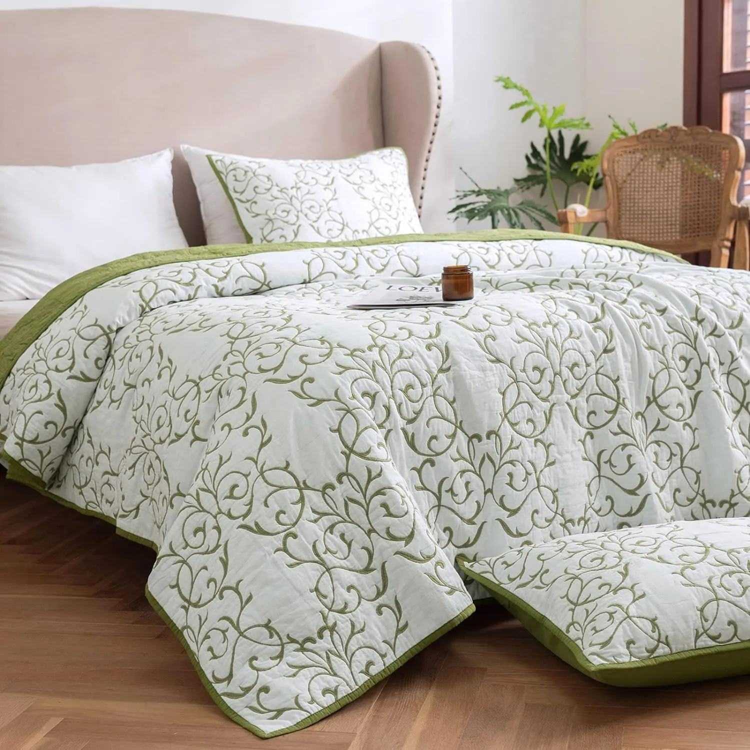 mixinni Reversible 3-Piece Green Embroidery Pattern Elegant Cotton Quilt Set with Embroidered Decorative Shams Soft Bedspread&Coverlet Set-King Size