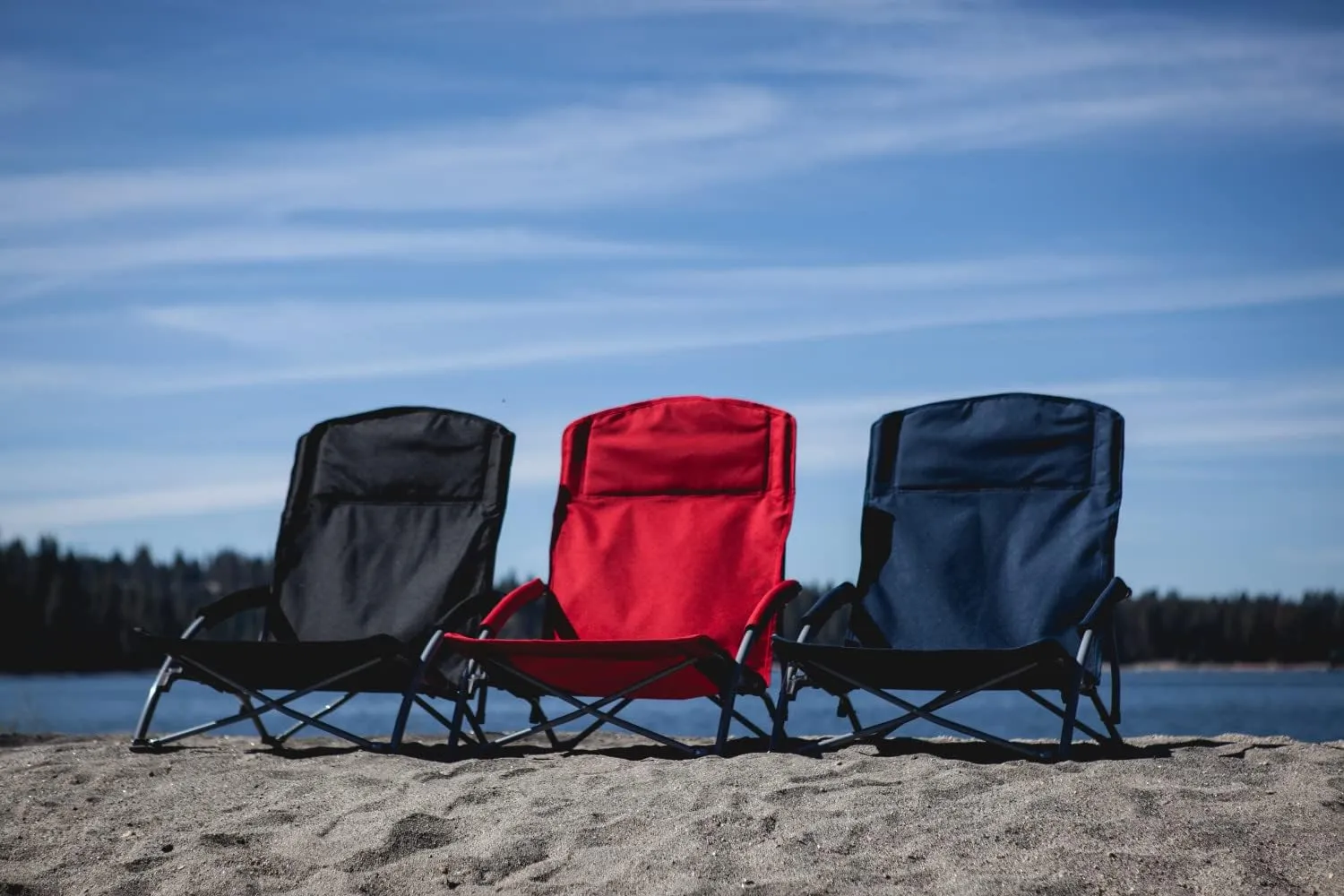 PICNIC TIME NCAA Tranquility Beach Chair with Carry Bag - Low Beach Chair for Adults - Low Lawn Chair