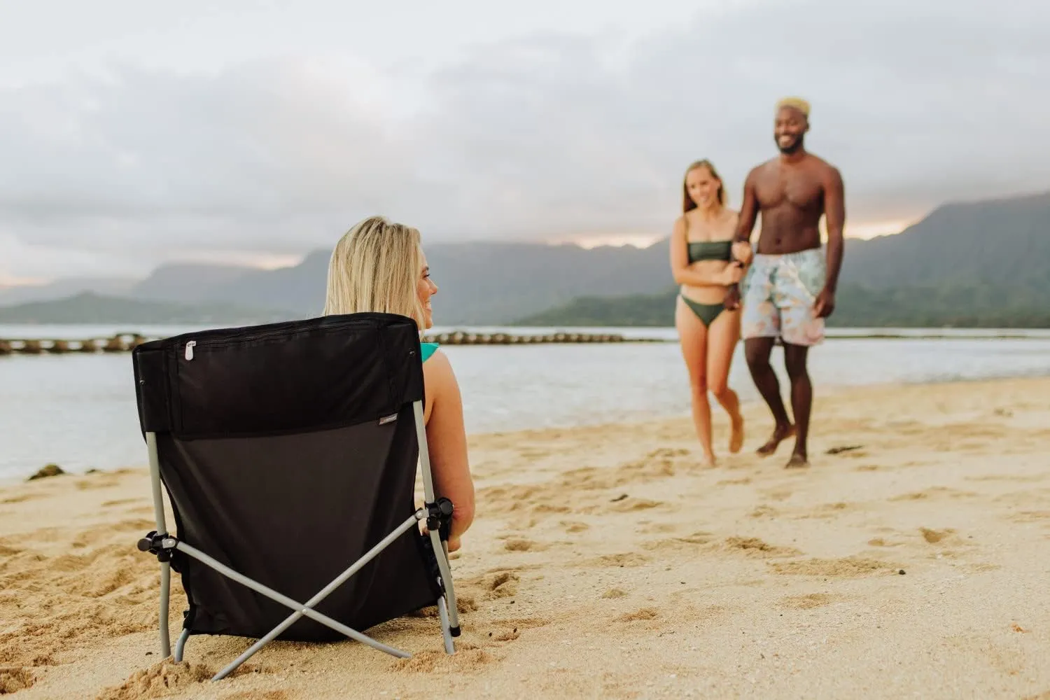 PICNIC TIME NCAA Tranquility Beach Chair with Carry Bag - Low Beach Chair for Adults - Low Lawn Chair
