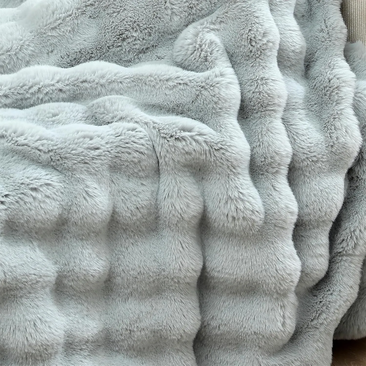 RYNGHIPY Faux Fur Throw Blanket, Double Side Thick and Warm for Couch, Plush Fluffy Faux Rabbit Fur Decoration for Sofa, Chair and Bed, Grey Winter Blanket (Grey, 51''x63'')