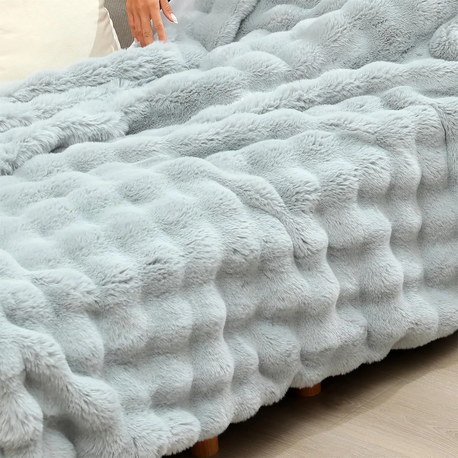RYNGHIPY Faux Fur Throw Blanket, Double Side Thick and Warm for Couch, Plush Fluffy Faux Rabbit Fur Decoration for Sofa, Chair and Bed, Grey Winter Blanket (Grey, 51''x63'')