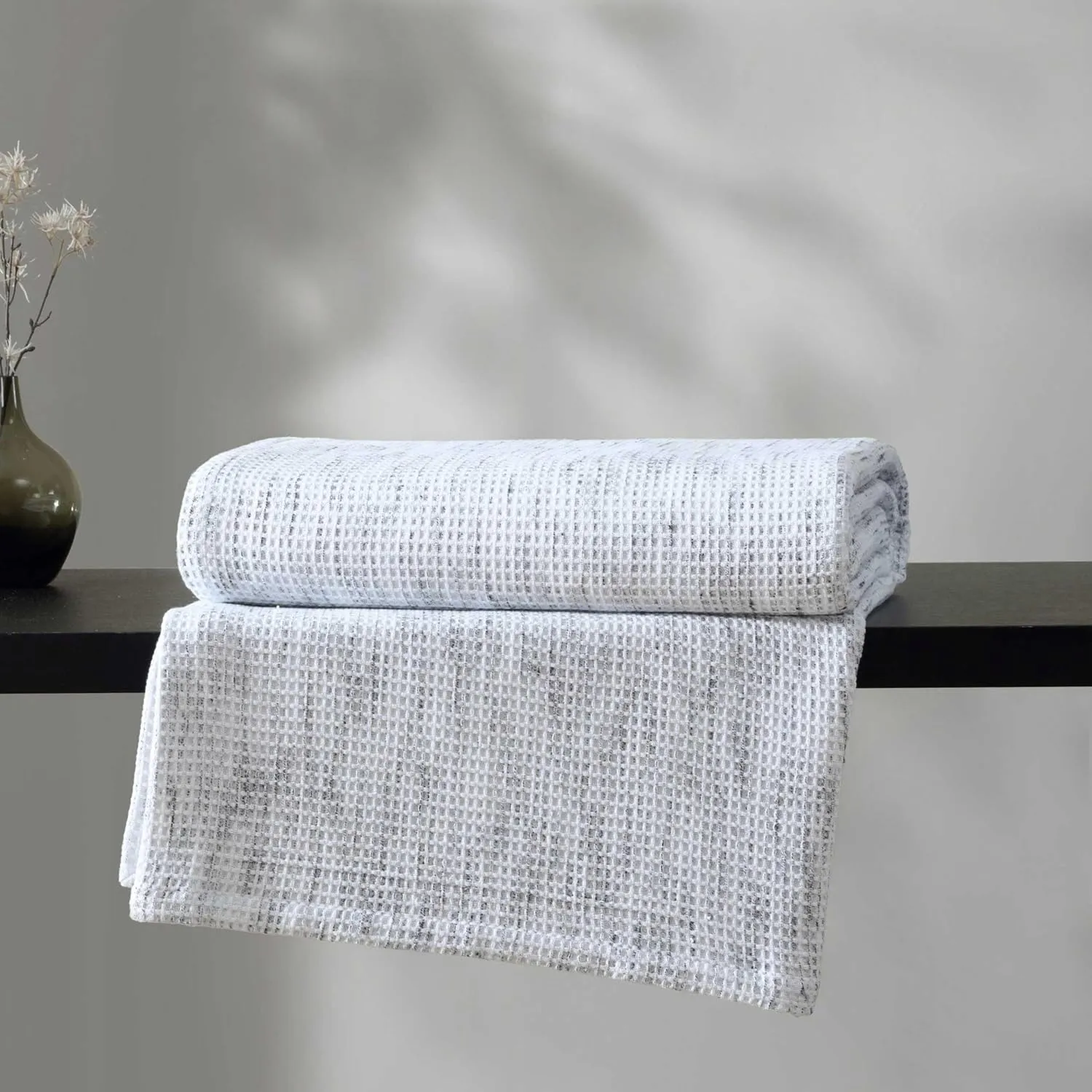 Vera Wang - Queen Blanket, Soft Cotton Luxury Bedding, Modern Luxurious Bedding with Waffle Weave Knit (Jasper Waffle White/Black, Queen)