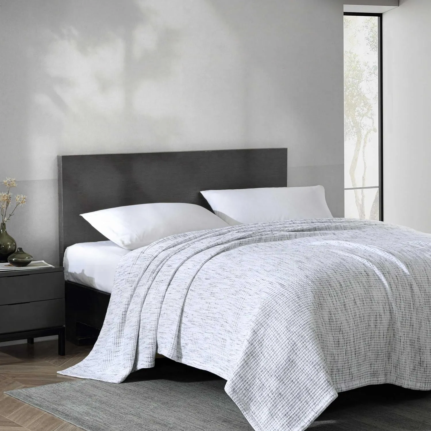Vera Wang - Queen Blanket, Soft Cotton Luxury Bedding, Modern Luxurious Bedding with Waffle Weave Knit (Jasper Waffle White/Black, Queen)