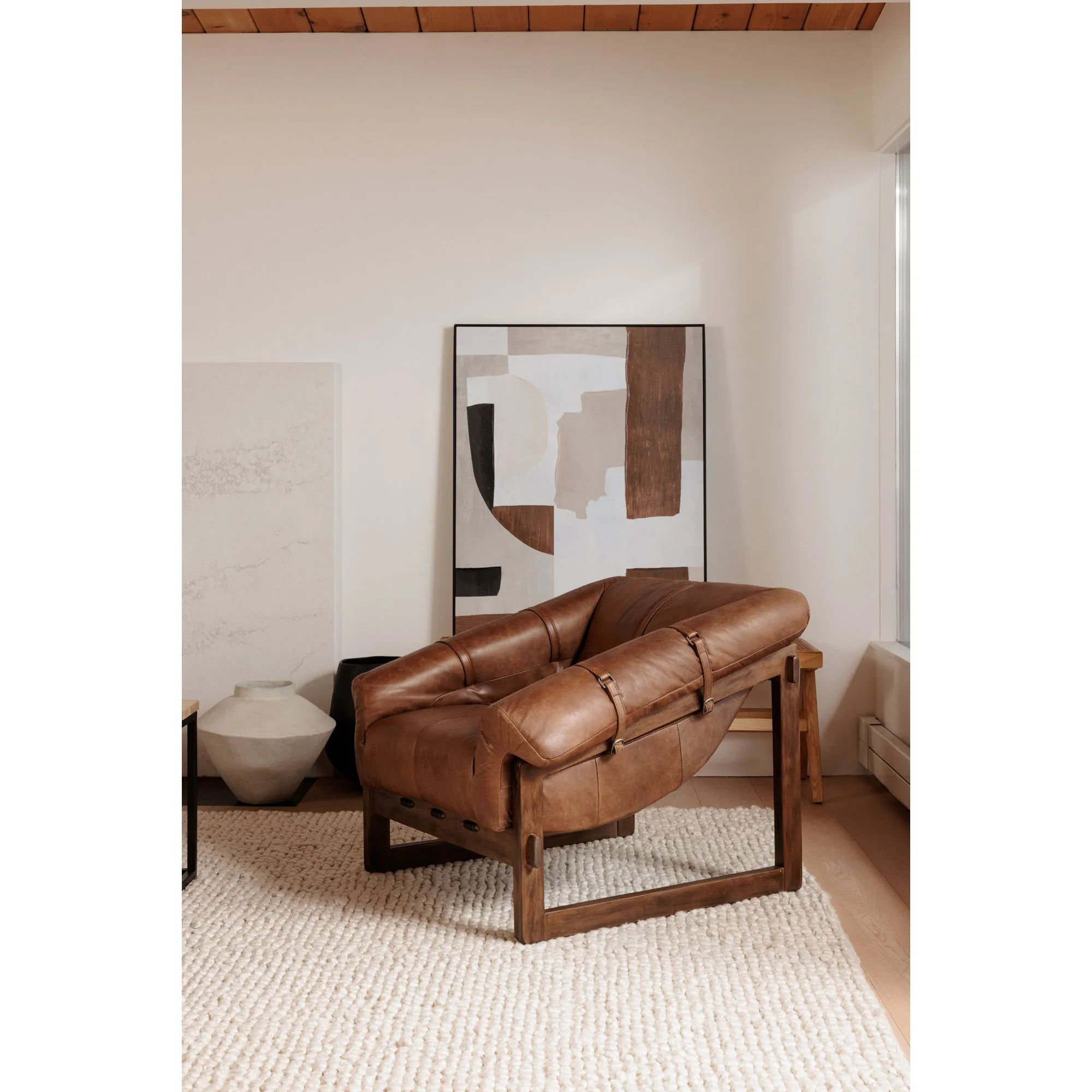 Vintage Mood Accent Chair: Timeless Elegance & Comfort